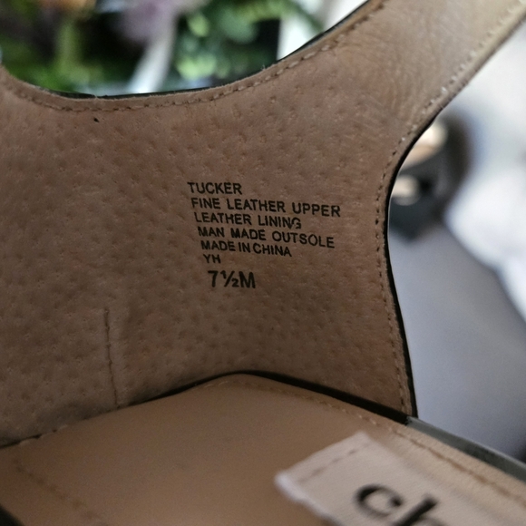 NWOT Charles David "Tucker" Black Patent Leather Geometric Block Heels ~ 7½ - Picture 7 of 9